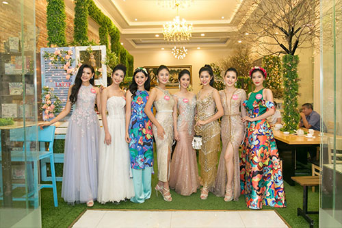 Top 43 Chung kết Hoa hậu Việt Nam 2018 khoe sắc tại Queen Plaza